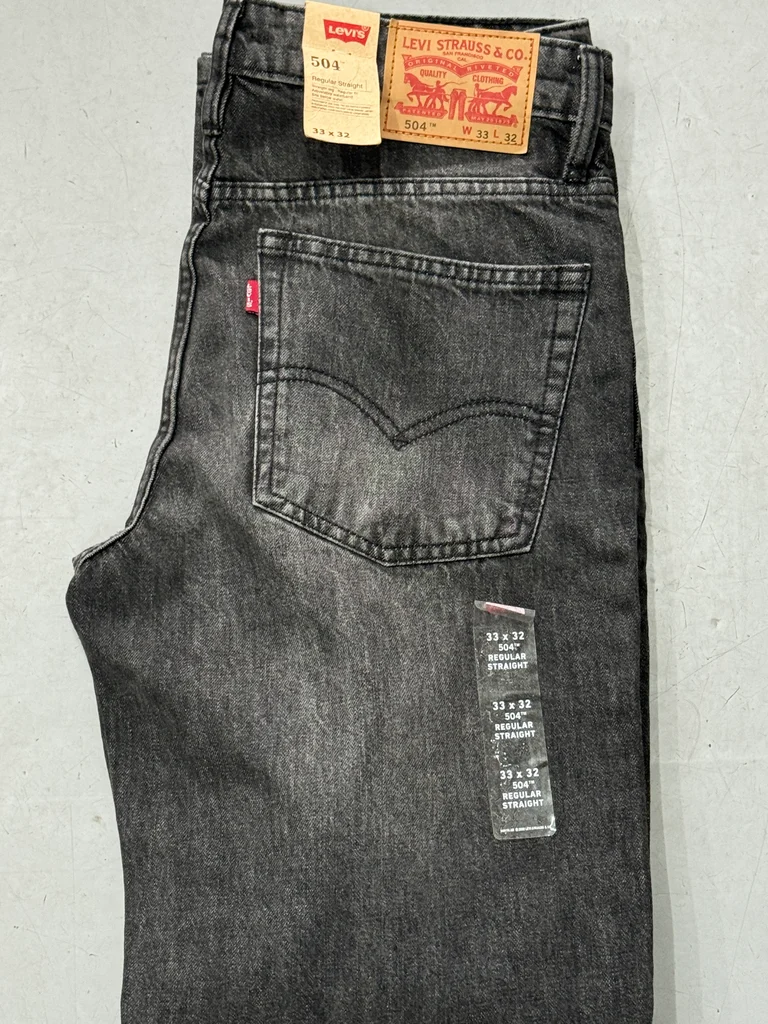 Jeans Levi’s 504 vintage noir neuf W33 L32 avec étiquette